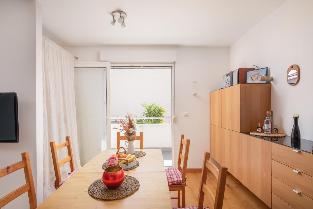Modern Apt With Terrace 4 Min Walk To The Beach Split Exterior photo