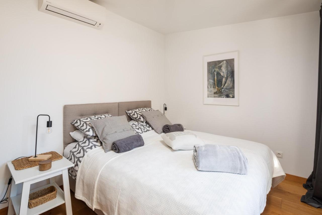 Modern Apt With Terrace 4 Min Walk To The Beach Split Exterior photo