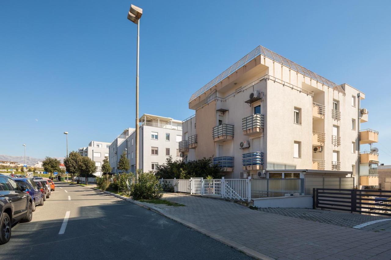 Modern Apt With Terrace 4 Min Walk To The Beach Split Exterior photo