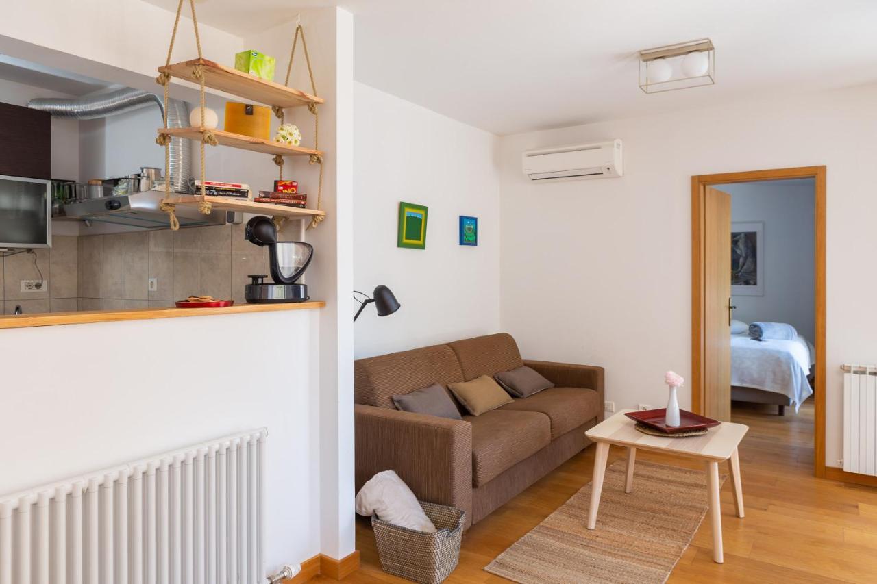 Modern Apt With Terrace 4 Min Walk To The Beach Split Exterior photo