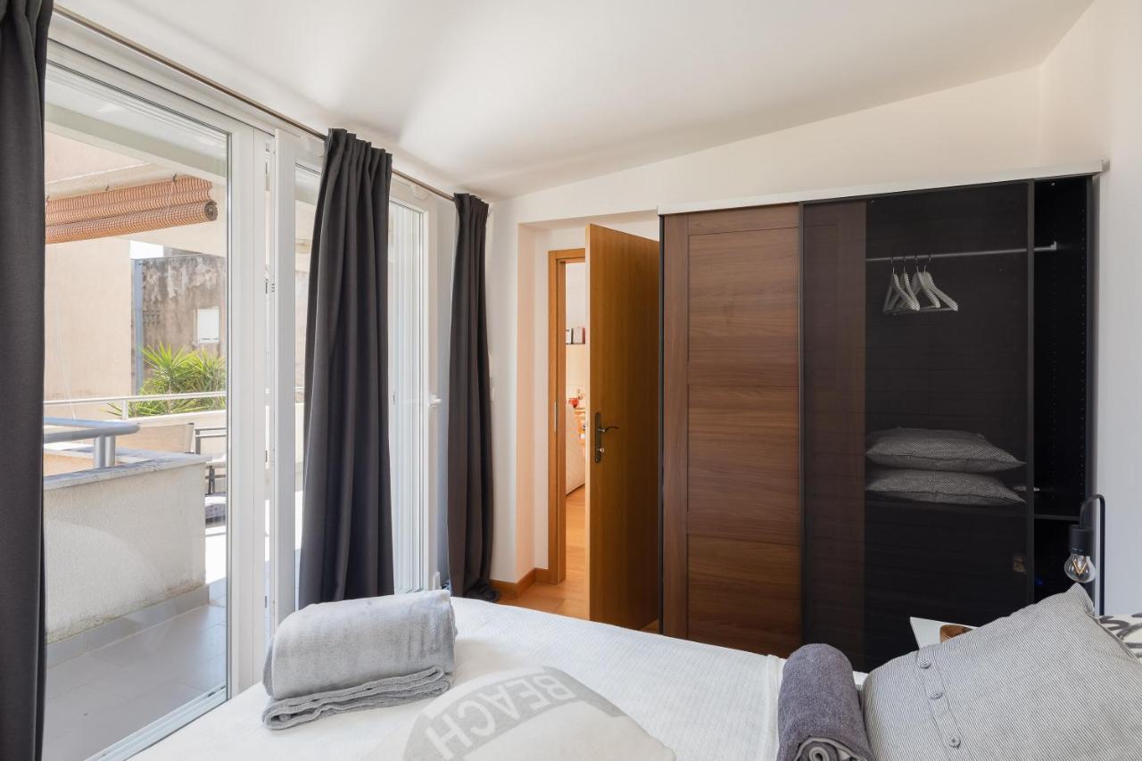 Modern Apt With Terrace 4 Min Walk To The Beach Split Exterior photo